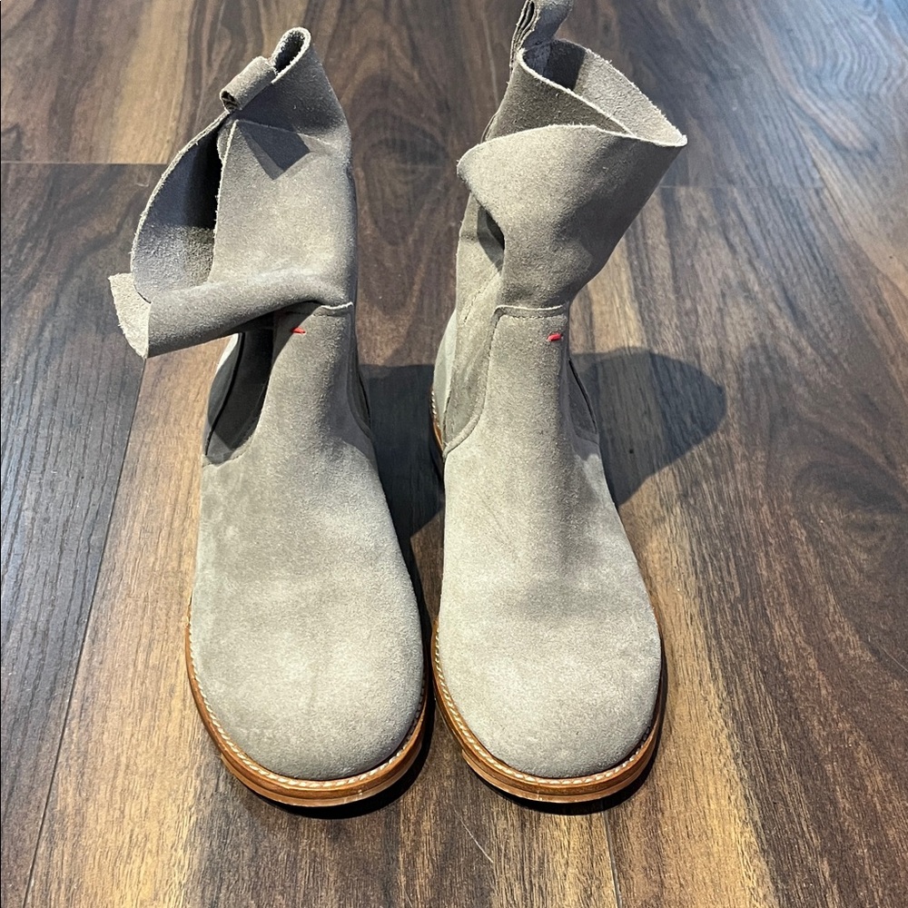 Ellen Degeneres Gray Suede Ankle Booties